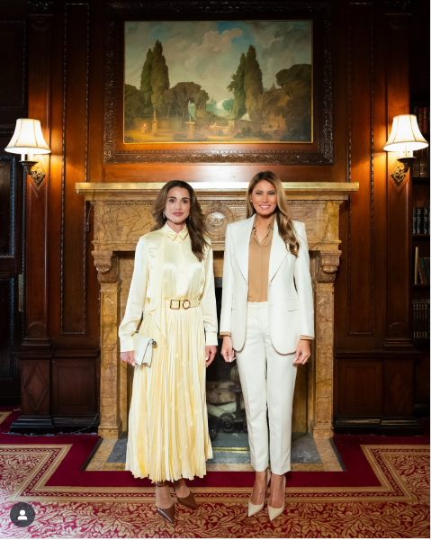 لحظات حب تجمع الملكة رانيا العبدالله وحفيدتها أمينة..