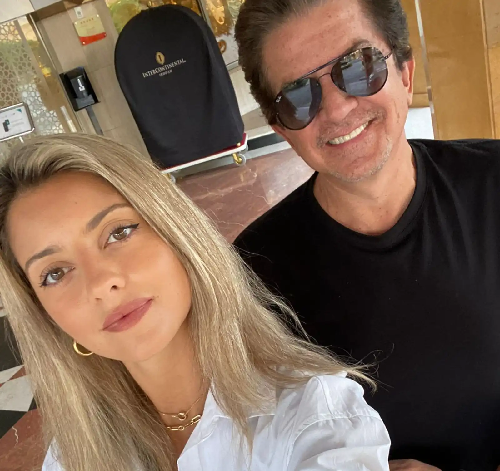 وليد توفيق وجورجينا رزق يحتفلان بزفاف ابنتهما نورهان في إسبانيا وسط مشاعر ابوية مؤثرة